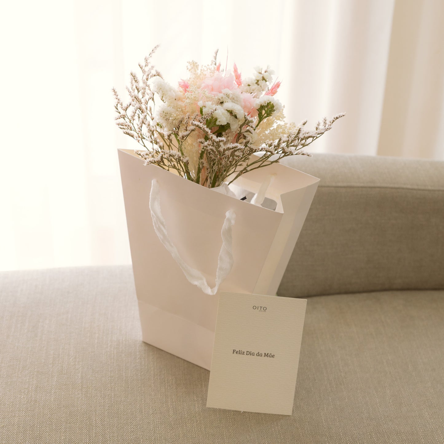 Bouquet of Flowers Pillar