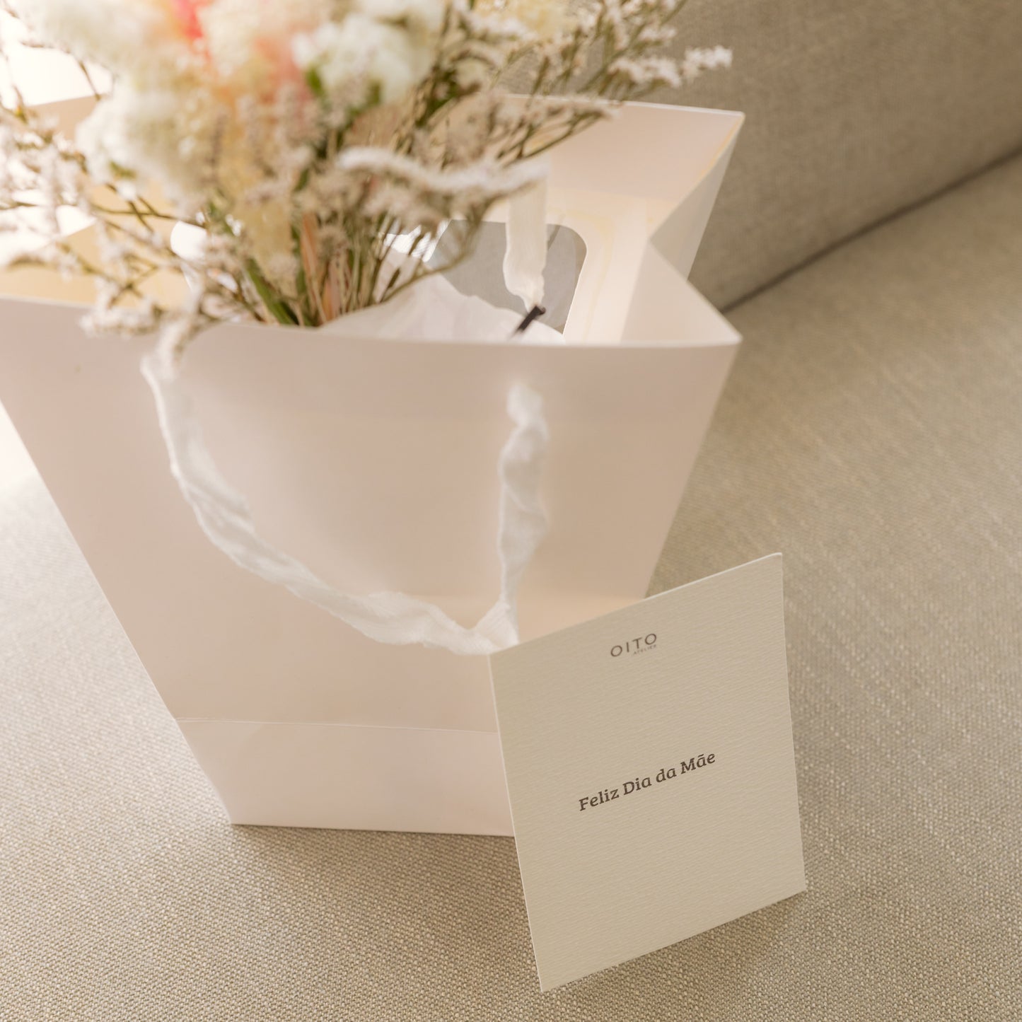 Bouquet of Flowers Pillar